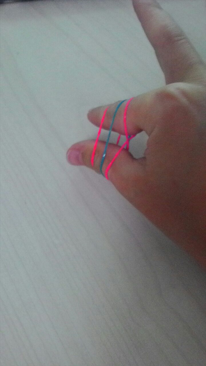 איך להכין צמיד גומיות 'זנב דג'