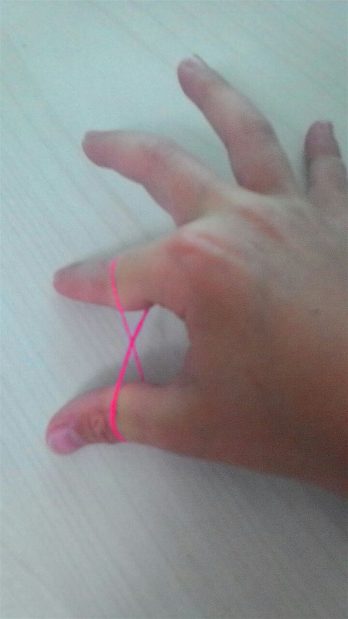 איך להכין צמיד גומיות 'זנב דג'