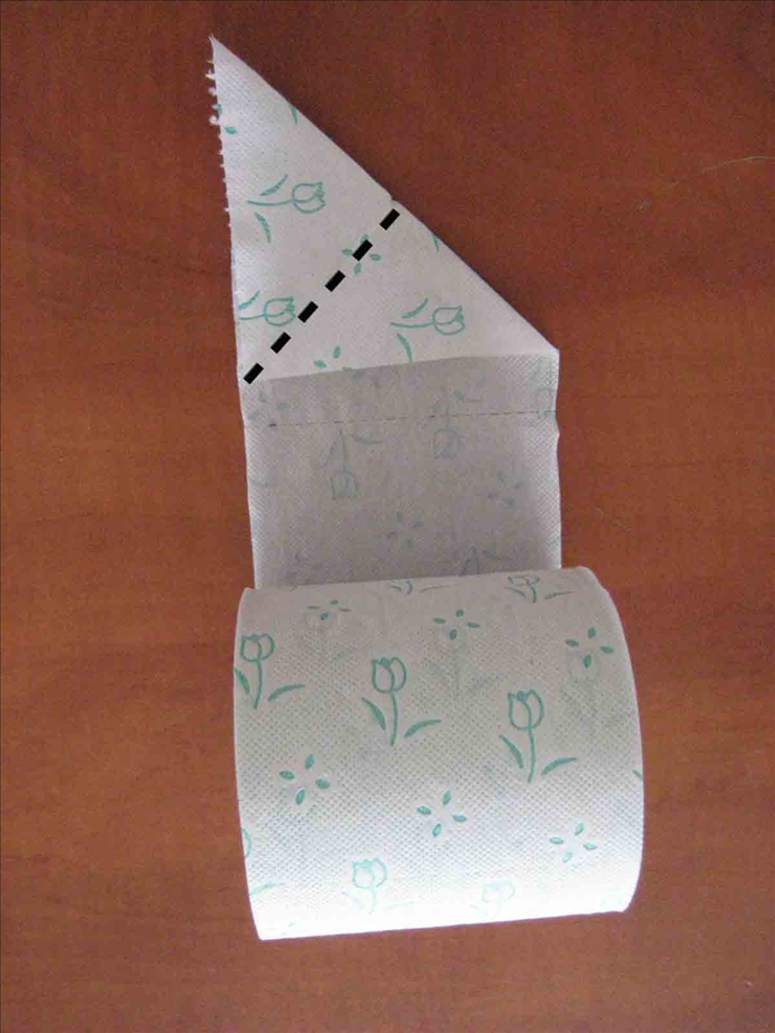 קיפול נייר טואלט באלגנטיות - מדריך שלב אחר שלב