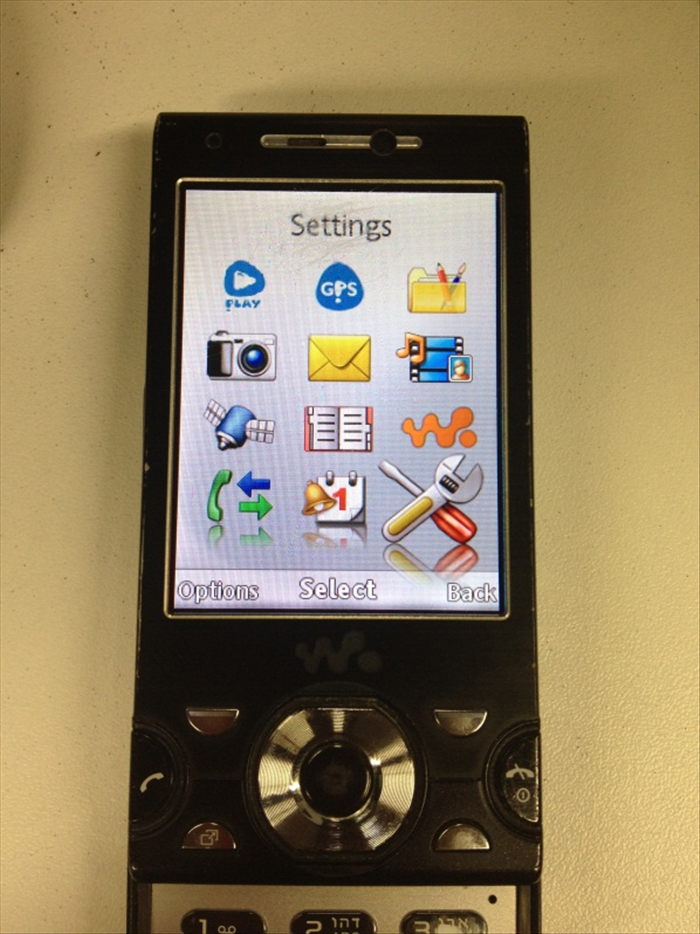 How to enable internet on the Sony Ericsson W995 after changing cellular carrier to Golan Telecom