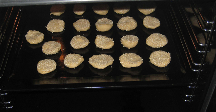 Irresistible Italian Sesame Seed Cookies: An Easy Homemade Recipe