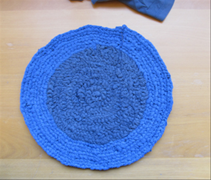 How to make a rug from old tee shirts.