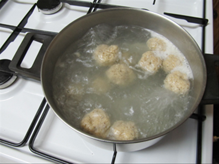 How to Make Fluffy Matzo Balls