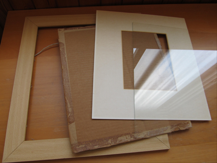 Easy DIY Picture Frame Makeover: Upcycle Old Frames on a Budget