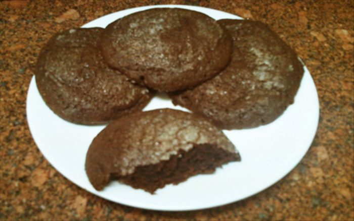 How to make giant chocolate sugar cookies
