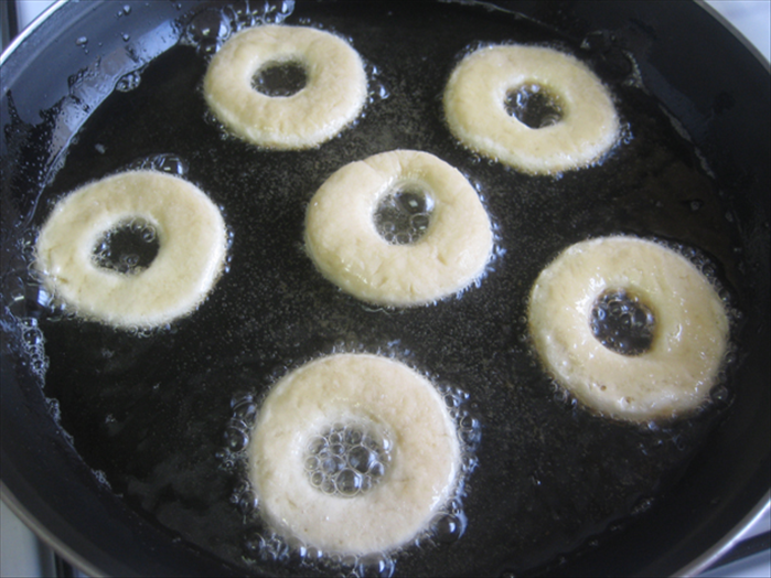 Easy Homemade Doughnuts: No Yeast Recipe