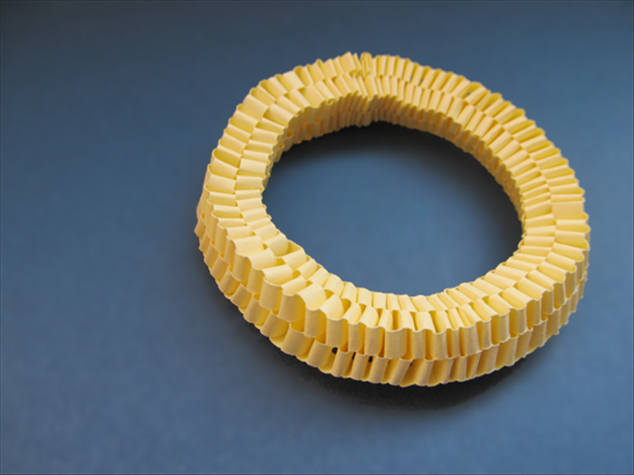 How to make a lanyard bracelet from paper