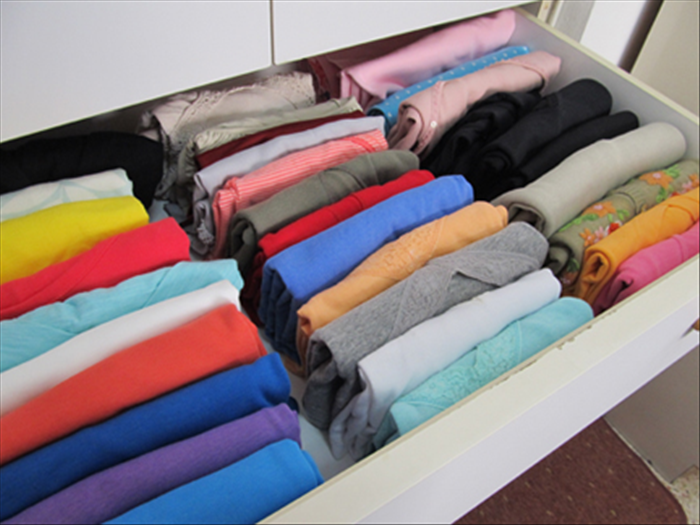 How to fold and organize your tee shirts