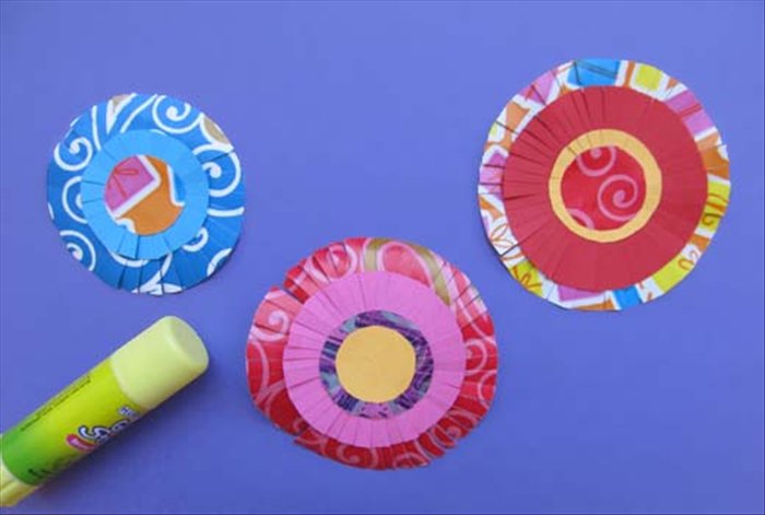 How to Make Easy Paper Fringe Flowers from Circles (Kids Craft)