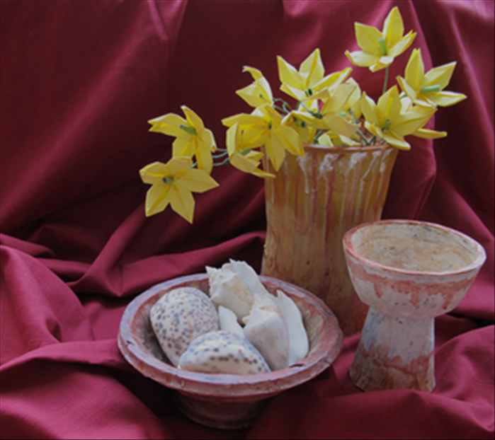 How to Make Paper Mache Vases from Newspaper and Plastic Containers