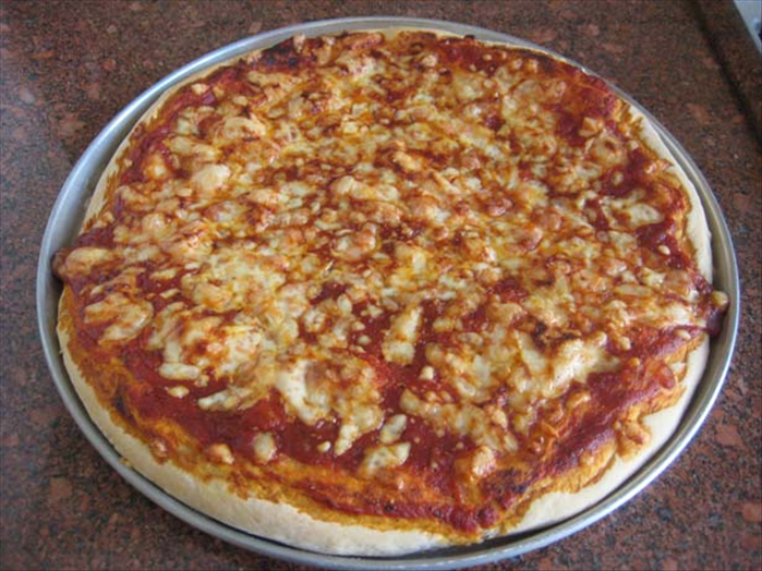 How to Make Delicious Homemade Pizza: An Easy Recipe for Beginners