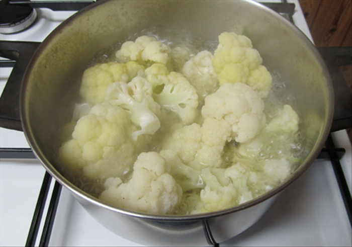 How to Make Crunchy Fried Cauliflower with Breadcrumbs