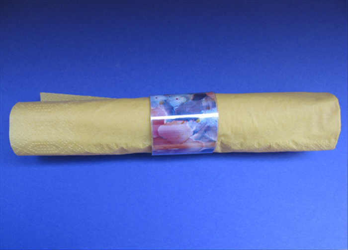 How to make pretty napkin rings from plastic bottles and wrapping paper