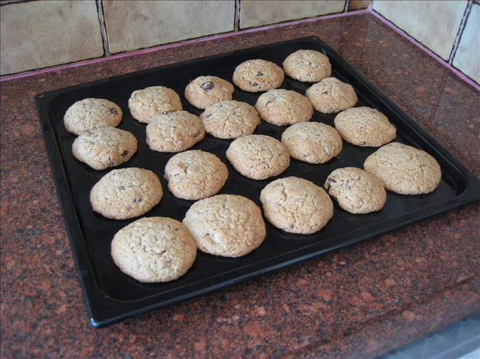 Delicious Chewy Oatmeal Raisin Cookies Recipe: A Step-by-Step Guide