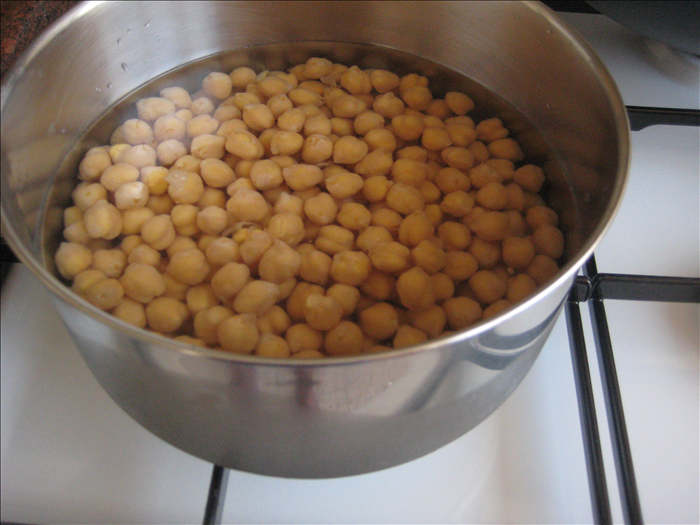Easy Homemade Hummus Recipe: Make Your Own Creamy Dip
