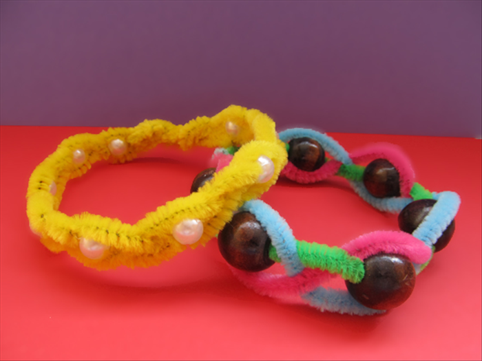 How to make a pipe cleaner bracelet with beads