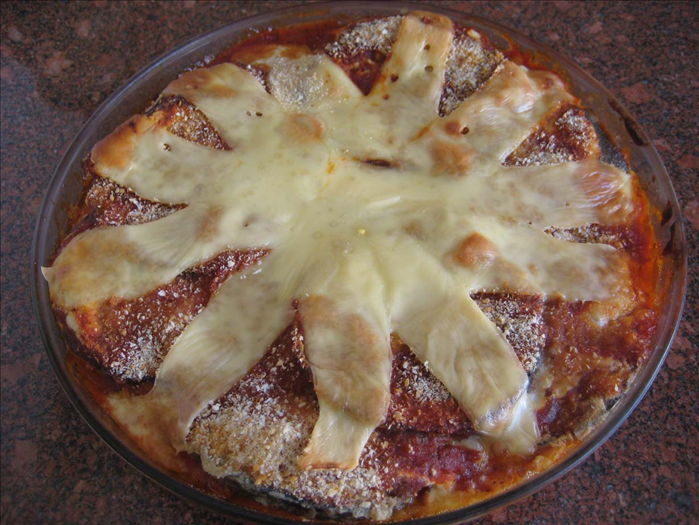 Delicious Baked Eggplant with Cheese: An Easy Vegetarian Recipe
