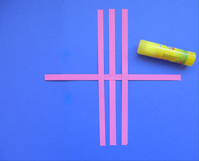 How to Make a Woven Paper Strips Decoration